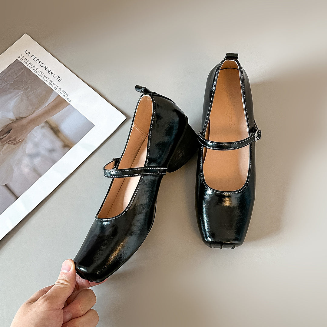 Damen Ballerina Schuhe mit elegantem Riemen und spitz zulaufendem Design EB