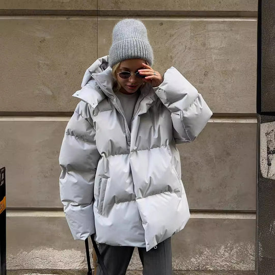Damen sportliche Daunenjacke mit hohem Kragen und voluminösem Schnitt EB