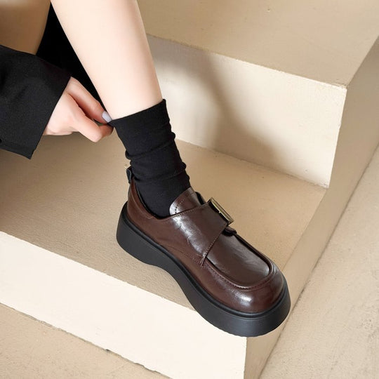 Damen modische Slip-On Loafers mit hoher Plateausohle und eleganter Schnallenapplikation EB