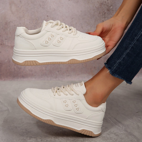 Damen Sneakers mit Herzen-Applikationen und strukturierter Laufsohle EB