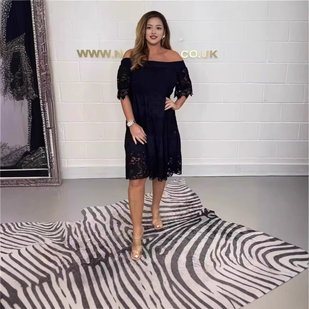 Damen Spitzenkleid mit Schulterfrei-Design EB