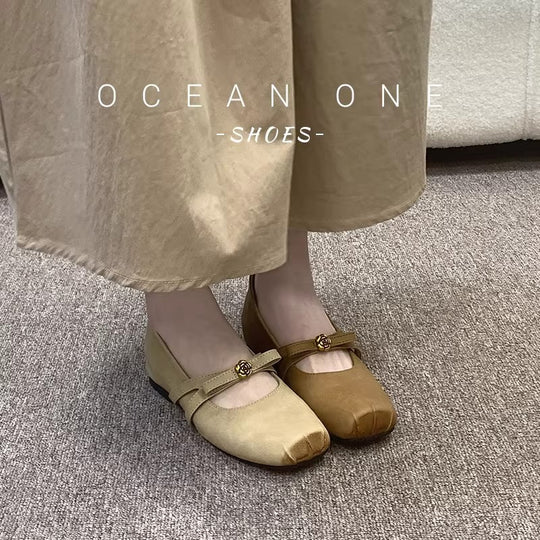 Damen elegante Ballerinas mit verstellbarem Riemen und dekorativer Blüte EB