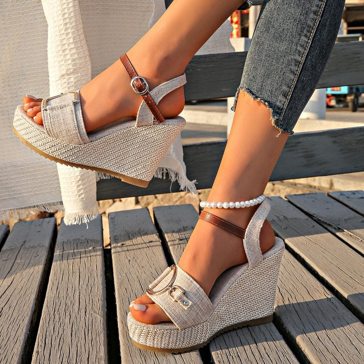 Damen Wedge-Sandalen mit verstellbarem Riemen und eleganter Schnallenapplikation EB
