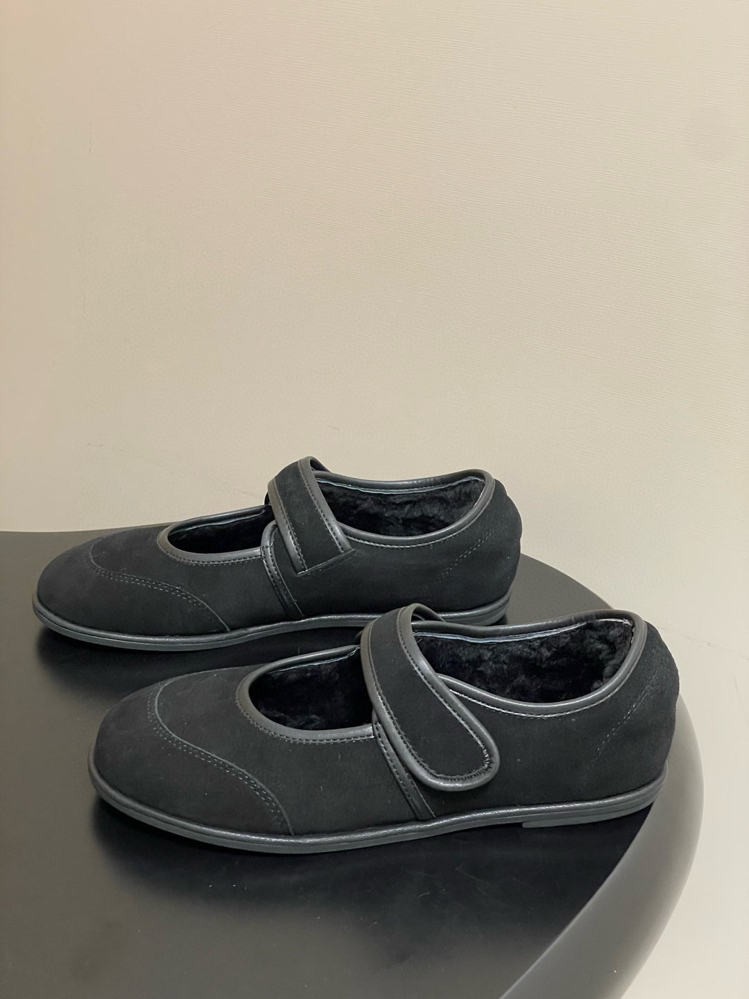 Damen Ballerinas mit verstellbarem Riemen und weichem Wildleder EB