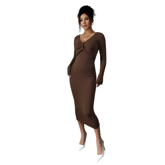 Damen geripptes Midikleid mit Twist-Detail, V-Ausschnitt und taillierter Stretch-Silhouette Eichborn Berlin