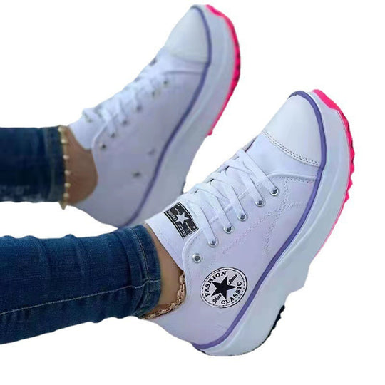 Damen Plateau-Sneaker mit modischen Details und rutschfester Laufsohle EB