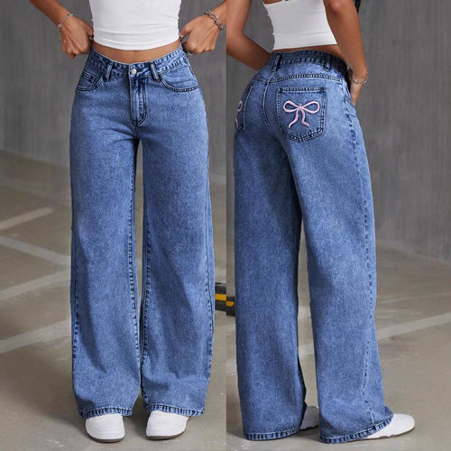 Damen Weit geschnittene Jeans mit kräftigen Kontrastnähten und verspielt gestickten Taschen EB