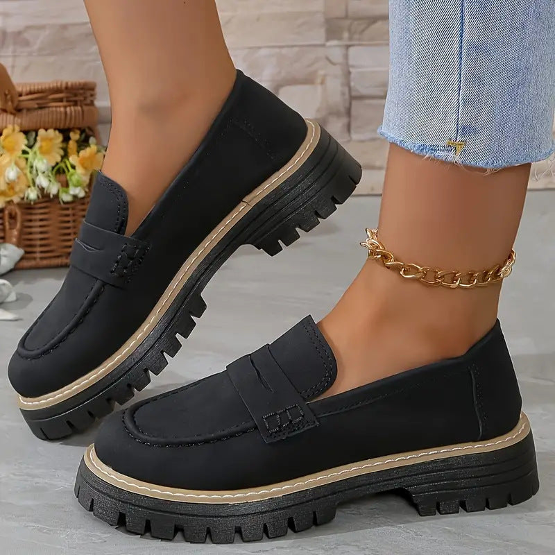 Damen robuster Plateau-Halbschuh im Loafer-Stil mit profilierter Gummisohle und dekorativem Steg EB