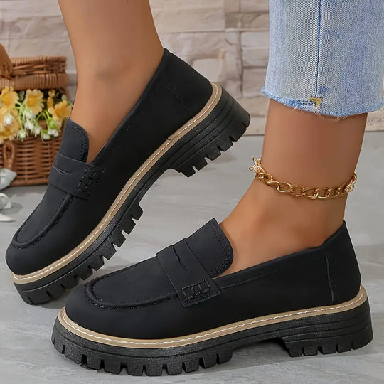 Damen robuster Plateau-Halbschuh im Loafer-Stil mit profilierter Gummisohle und dekorativem Steg EB
