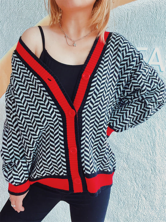 Damen Übergroße Strickjacke mit auffälligem Zickzackmuster und bunten Knöpfen EB