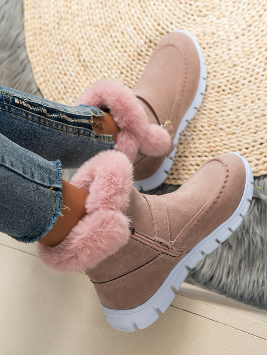 Damen nan gefütterte Kurzstiefel mit Kunstfellbesatz, Velourslederoptik, seitlichem Reißverschluss, dekorativer Metallschnalle und profilierter Lightweight-Sohle EB