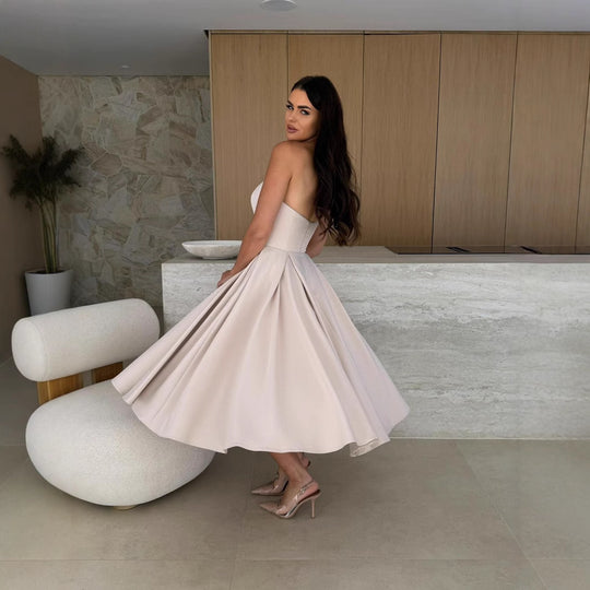 Damen A-linien Cocktailkleid mit trägerlosem Schnitt und schwingendem Rock EB