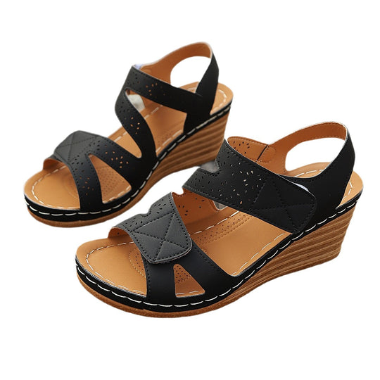 Damen Wedge-Sandaletten mit verzierten Riemen EB