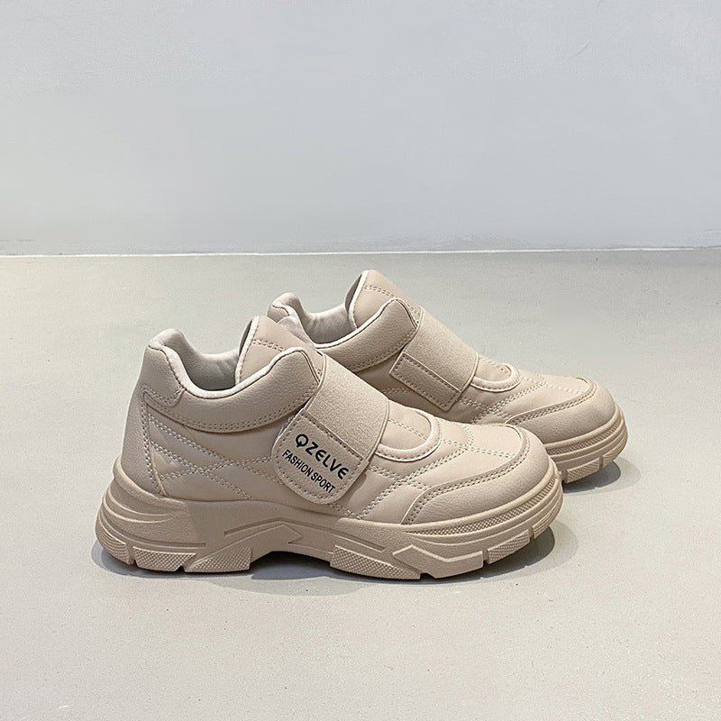 Damen Sportliche Sneakers mit rutschfestem Velours-Obermaterial und komfortabler Klettverschluss-Optik EB