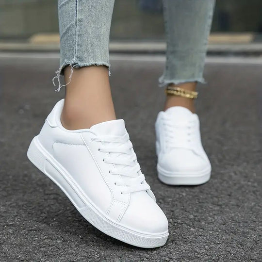 Damen Urbaner Sneaker mit modischem Kontrast-Heel und atmungsaktivem Obermaterial EB