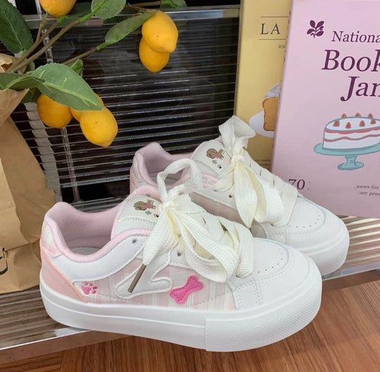Damen Sneakers mit tierischem Motiv und robustem Design EB