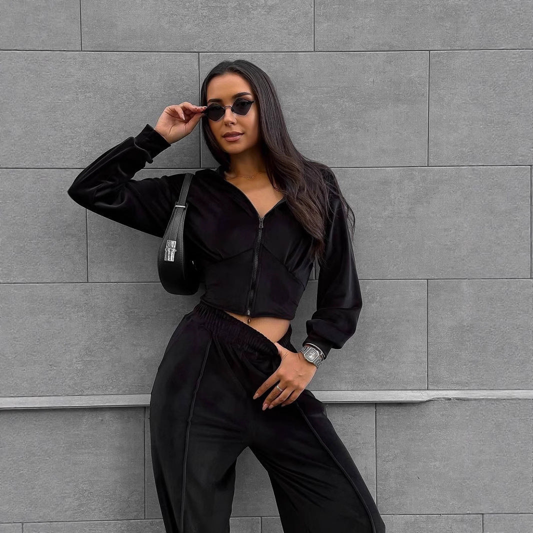 Damen kurzes Kapuzen-Cropped Zip-Sweatshirt mit tailliertem Brustsaum und weiter Velours-Loungehose mit elastischem Bund EB