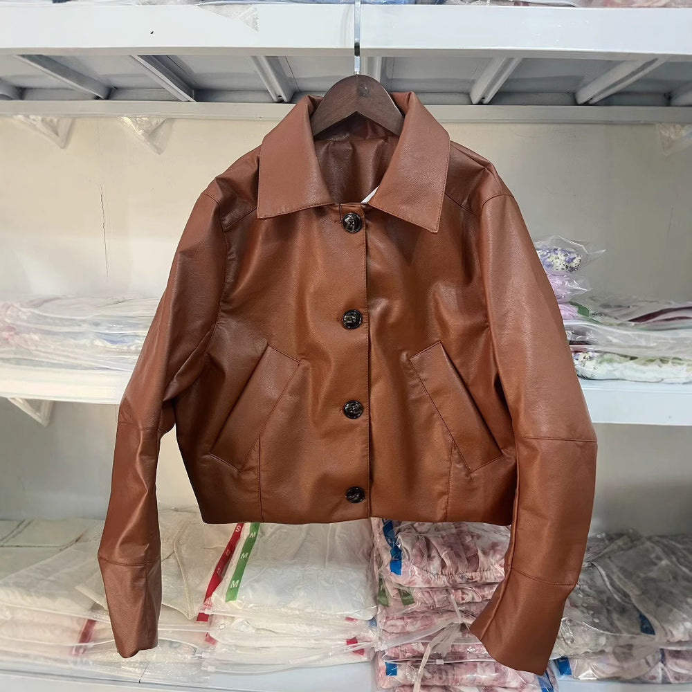 Damen Kunstlederjacke mit modernen Knopfdetails EB