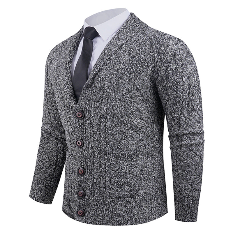 Herren nan Strickcardigan mit Schalkragen, Zopfmuster, aufgesetzten Taschen und Knopfleiste EB