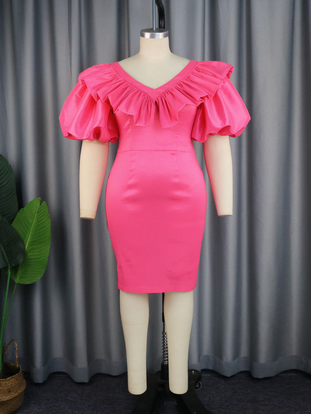 Damen figurbetontes Kleid mit voluminösen Rüschenärmeln EB 1778622988