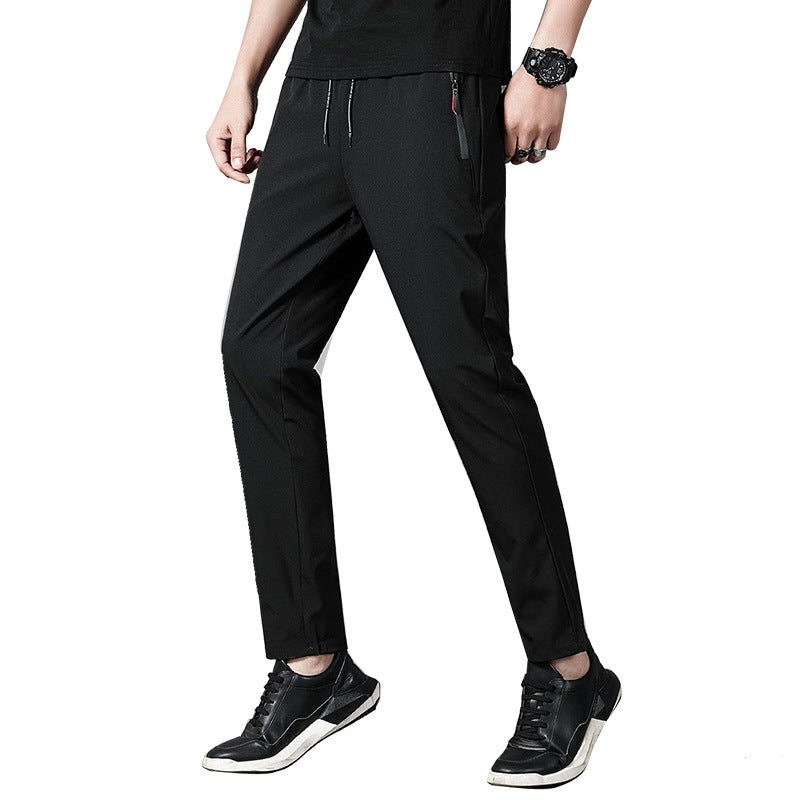 Herren schmal geschnittene Tech-Chino Jogginghose mit elastischem Kordelbund, verdeckten Reißverschlusstaschen und vorgeformten Knien EB