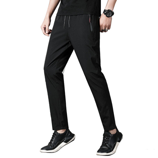 Herren schmal geschnittene Tech-Chino Jogginghose mit elastischem Kordelbund, verdeckten Reißverschlusstaschen und vorgeformten Knien EB