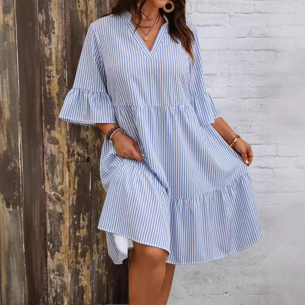 Damen gestreiftes Sommerkleid mit voluminösen Rüschensäulen und V-Ausschnitt EB