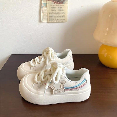 Damen Sneakers mit modernen Stern-Applikationen und komfortabler Plateausohle EB