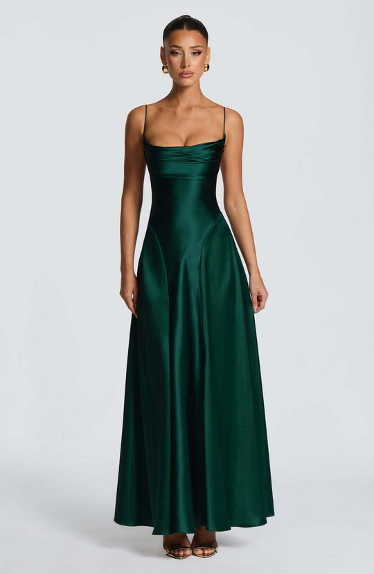 Damen Elegantes Maxikleid mit raffinierten Spaghetti-Trägern und fließendem Satin EB