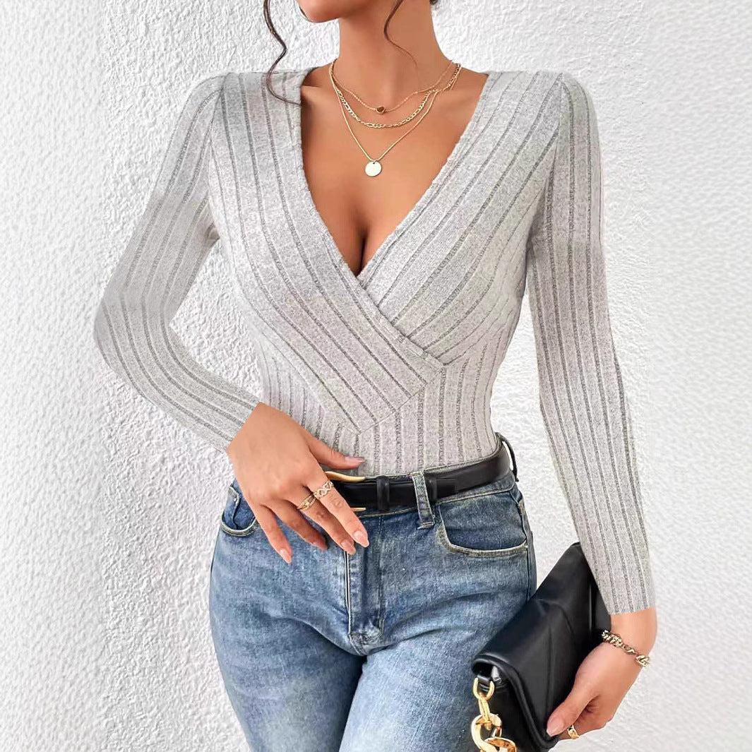 Damen Strickoberteil mit V-Ausschnitt und eleganten Rippdetails EB