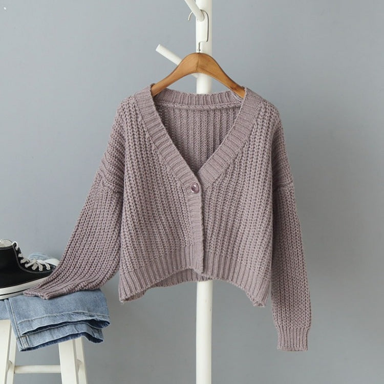 Damen Grobstrick-Cardigan mit tiefem V-Ausschnitt und dekorativen Knopfdetails EB