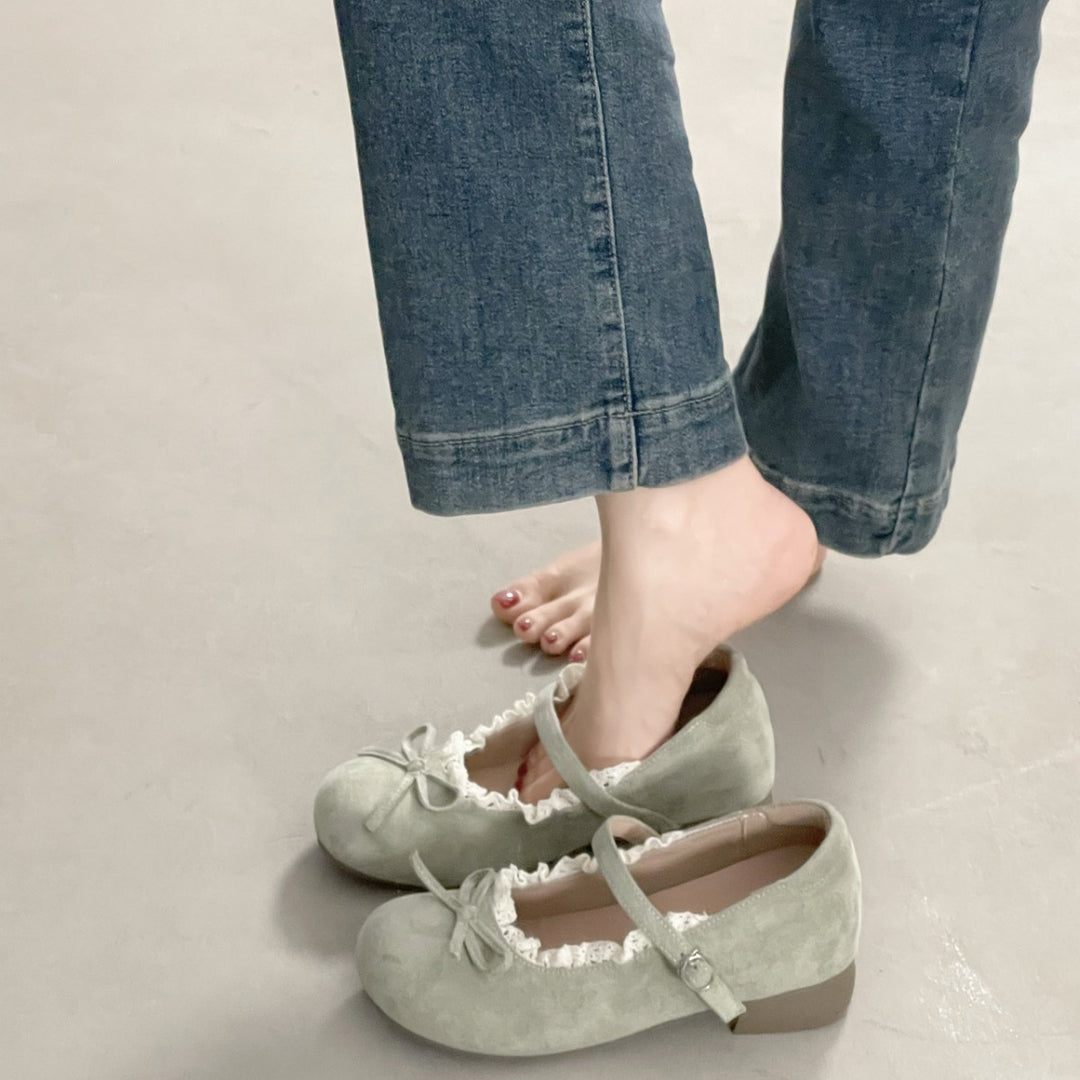 Damen Ballerinas mit eleganter Rüschenkante und praktischem Riemen EB