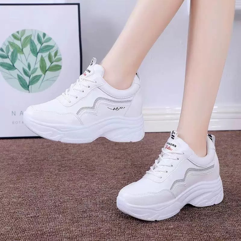 Damen Sportliche Sneakers mit modischem Plateau und atmungsaktivem Obermaterial EB