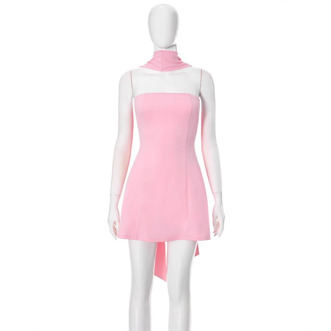 Damen Minikleid mit figurformendem Schnitt und schickem Halsschmuck EB