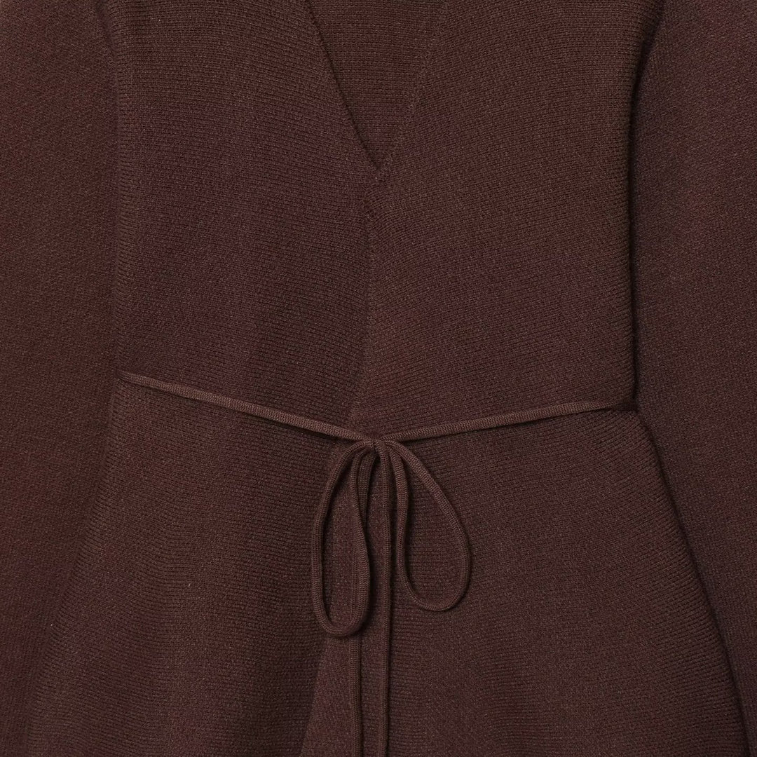 Damen Strickjacke mit eleganter Taillierung und V-Ausschnitt EB