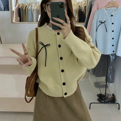 Damen Strickcardigan mit dekorativen Knöpfen und Schleifenakzent EB