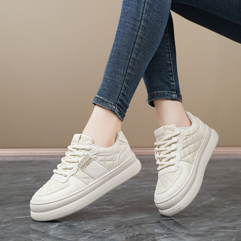Damen Modische Sneaker mit gepolstertem Kragen und robuster Sohle EB