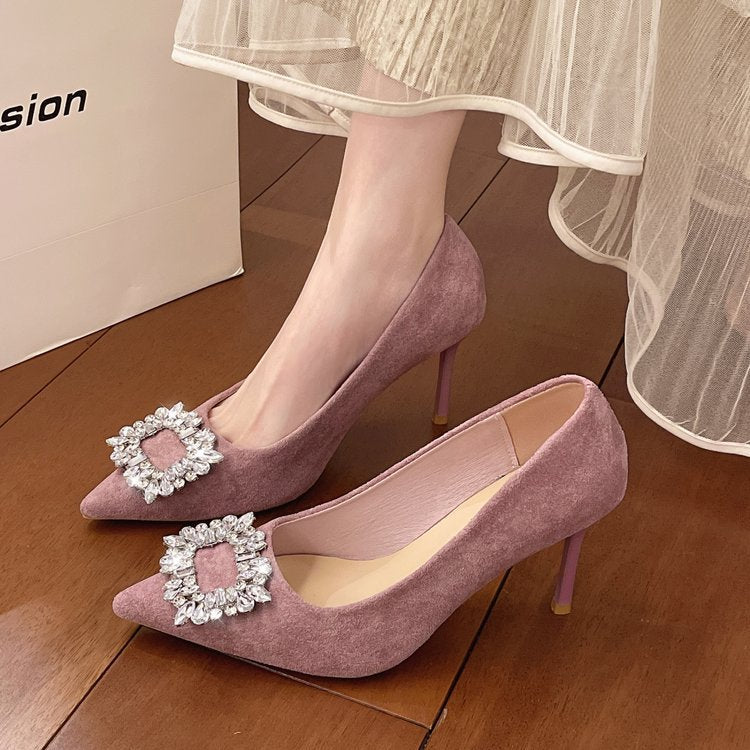 Damen elegante Pumps mit funkelndem Schmuckdetail EB