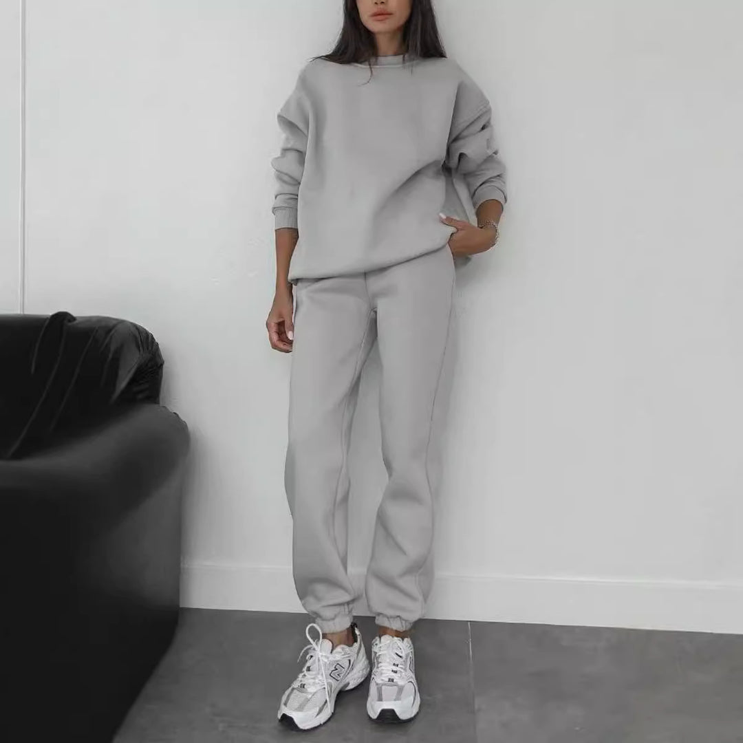 Damen nan minimalistisches Cozy-Set aus schwerer French‑Terry mit weitem Rundhals-Pullover und gerader Jogginghose EB