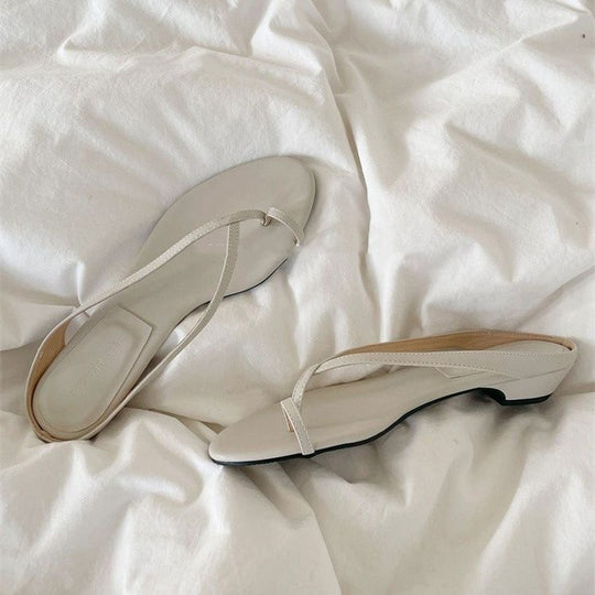 Damen Slipper mit elegantem Zehenstegdesign und praktischem Niedrigabsatz EB