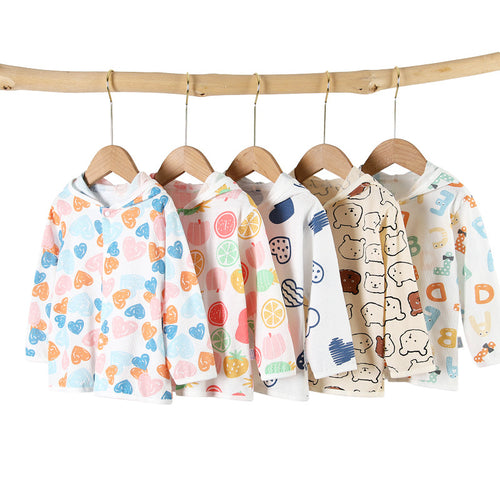 Unisex nan leichte Kapuzenjacke aus Baumwolle für Babys mit ganzflächigem Herzdruck und Druckknopfverschluss EB