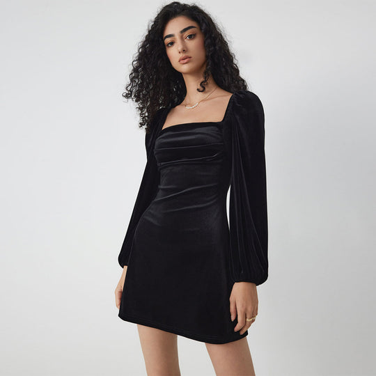 Damen Samt-Minikleid mit quadratischem Ausschnitt gerafftem Bustier und Ballonärmeln Eichborn Berlin