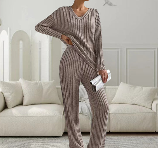 Damen Strickanzug mit modischem V-Ausschnitt und feinem Rippdesign EB