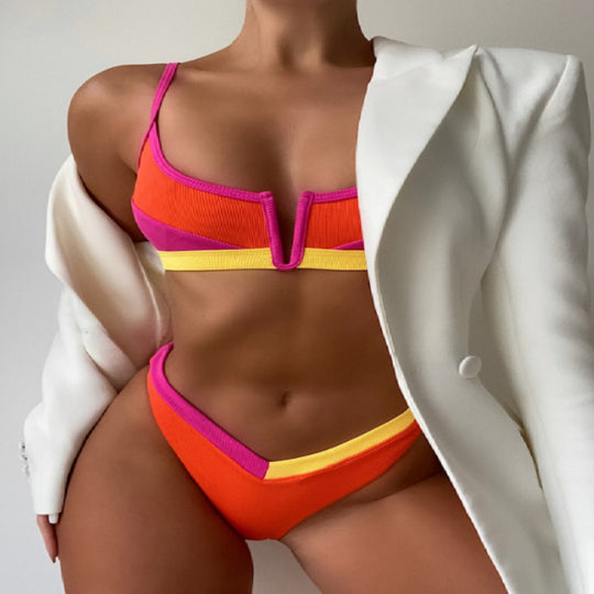Damen Bikini-Set mit modischem V-Ausschnitt und sportlichen Akzenten EB