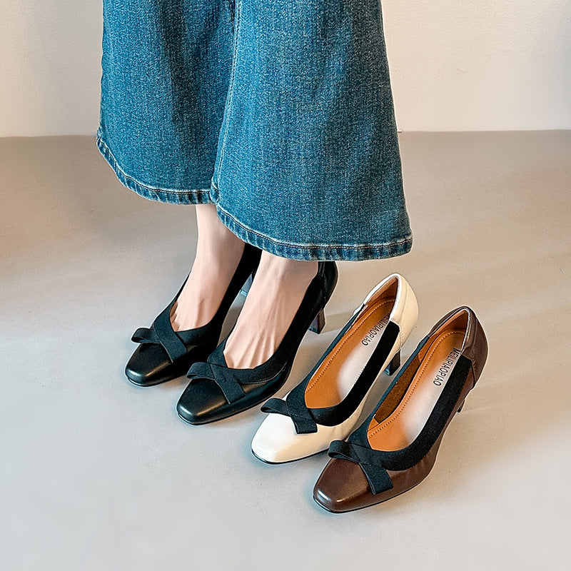 Damen Elegante Pumps mit modischem Riemen und Schleifen-Detail EB