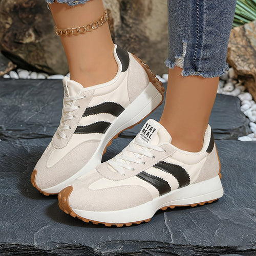 Damen nan retro-inspirierter Sneaker mit Wildleder-Overlays, Nylonoberteil und profilierter Waffelsohle EB