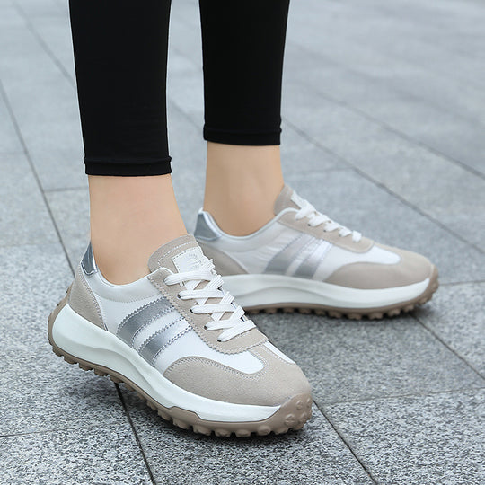Damen nan retroorientierter City-Sneaker mit grobstolliger Laufsohle, gepolstertem Komfortfußbett und Wildlederbesatz EB