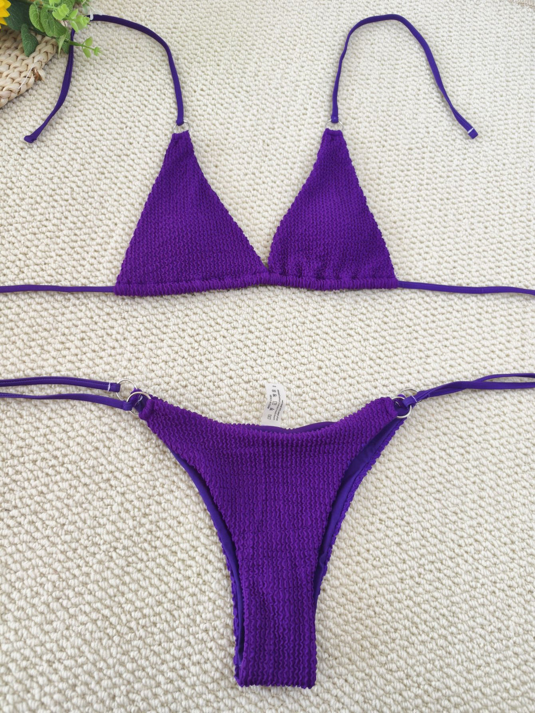 Damen Triangel-Bikini mit strukturiertem Gewebe und eleganten Ringverzierungen EB