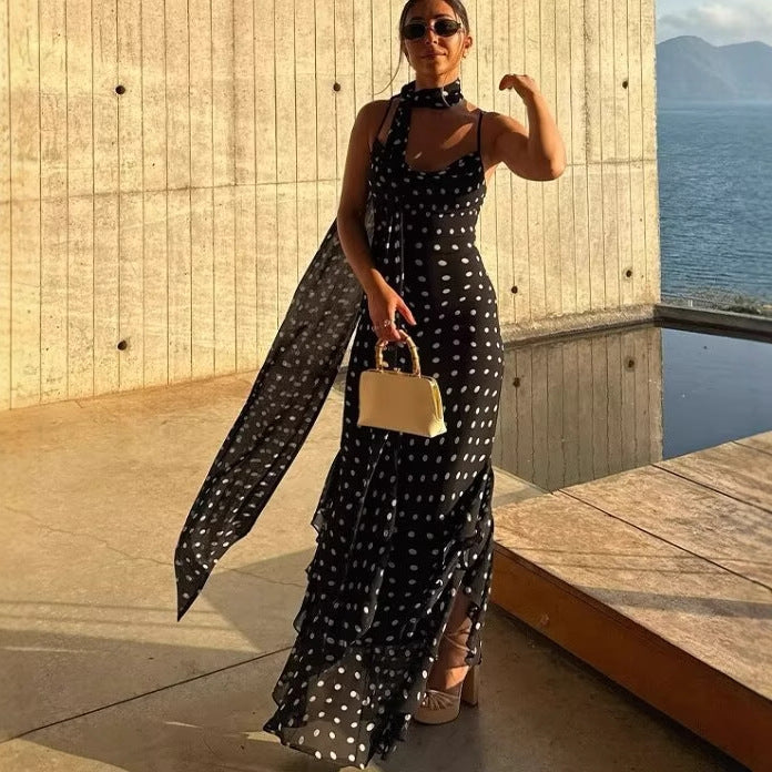 Damen Sommerkleid mit verspieltem Punkten Design und raffiniertem Rüschensaum EB