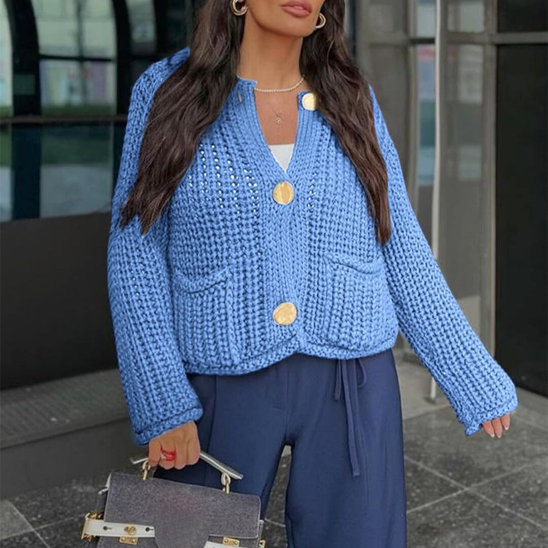 Damen Kurzcardigan im Rippen-Grobstrick mit aufgesetzten Taschen und Statementknöpfen EB